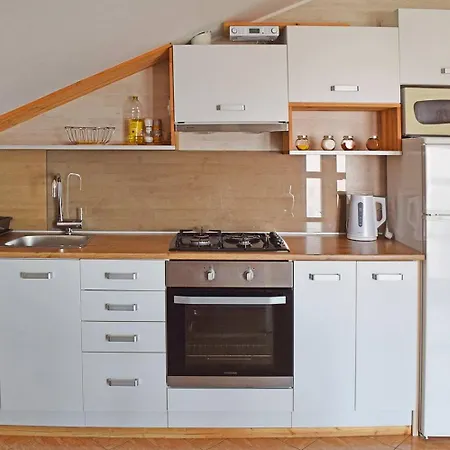 Prekrasan Sa Kaminom Apartament *