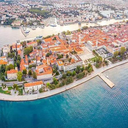 Prekrasan Sa Kaminom