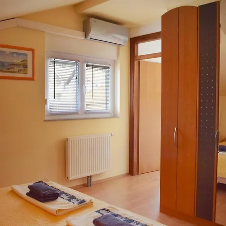 Prekrasan Sa Kaminom Zára