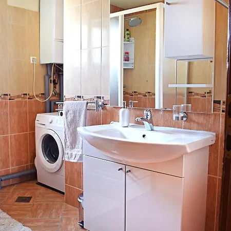 Prekrasan Sa Kaminom *