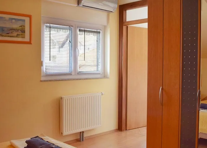 Prekrasan Sa Kaminom Zadar