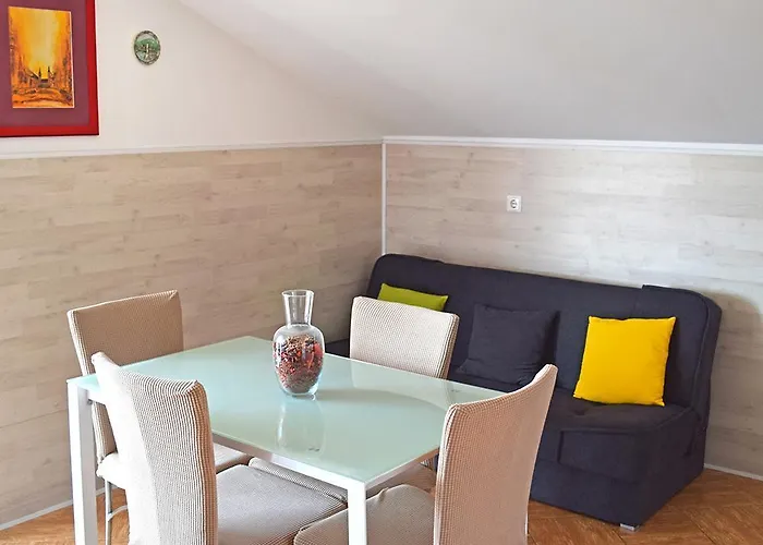 Prekrasan Sa Kaminom Zadar